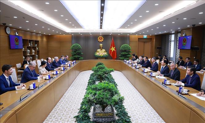 Thủ tướng Lê Minh Hưng tiếp Đại sứ Liên bang Nga tại Việt Nam Gennady Bezdetko. Ảnh: Dương Giang – TTXVN
