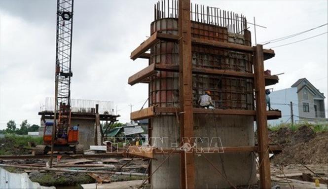 Công trường thi công dự án đường Hồ Chí Minh qua xã Vĩnh Tuy, tỉnh An Giang thuộc Dự án đầu tư xây dựng đường Hồ Chí Minh đoạn Gò Quao - Vĩnh Thuận - Rạch Sỏi - Bến Nhất dài 45,27km. Ảnh: Văn Sĩ - TTXVN 