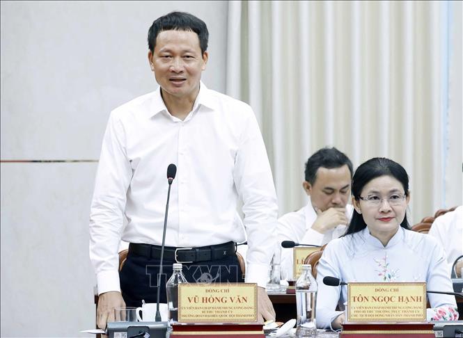 Đồng chí Vũ Hồng Văn, Uỷ viên Trung ương Đảng, Bí thư Thành uỷ Đồng Nai phát biểu. Ảnh: Thống Nhất – TTXVN