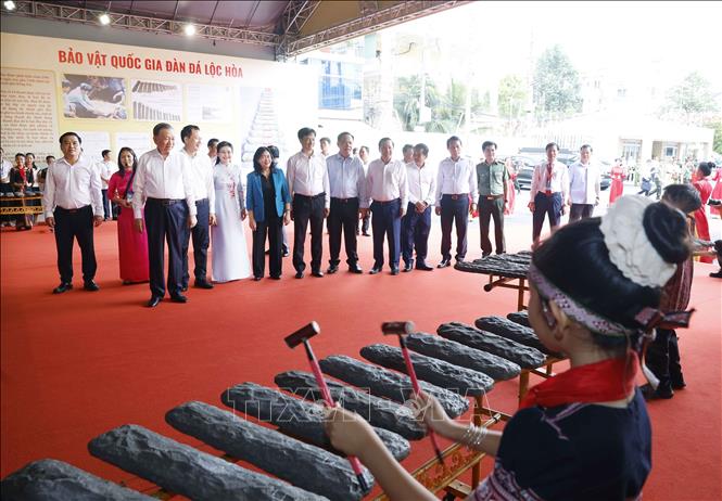 Tổng Bí thư, Chủ tịch nước Tô Lâm và Đoàn công tác Trung tham quan khu trưng bày, giới thiệu của thành phố Đồng Nai. Ảnh: Thống Nhất – TTXVN

