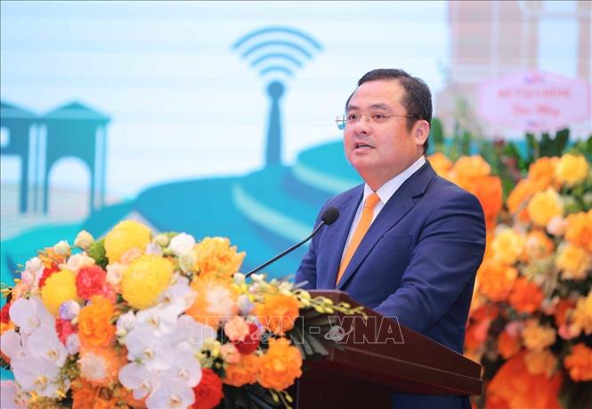 Chủ tịch Hội đồng thành viên Tập đoàn Hoá chất Việt Nam Phùng Quang Hiệp phát biểu đáp từ. Ảnh: Hoàng Hiếu - TTXVN
