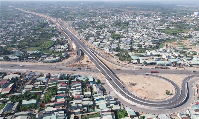 Nút giao cao tốc Biên Hòa - Vũng Tàu với đường Võ Nguyên Giáp (phường Phước Tân, Đồng Nai). Ảnh: Công Phong - TTXVN