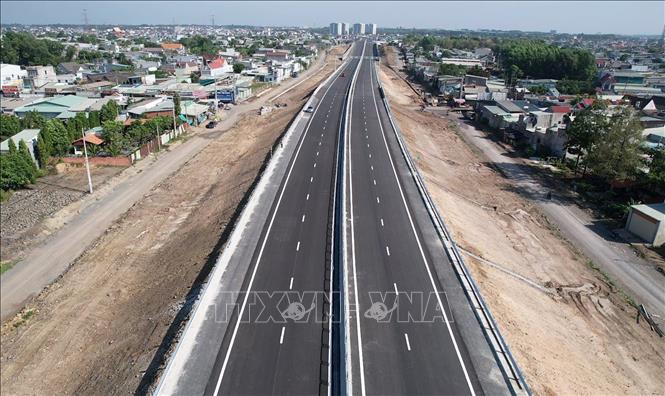 Dự án thành phần 1, cao tốc Biên Hòa - Vũng Tàu đã cơ bản hoàn thành tuyến chính, đủ điều kiện thông xe tạm. Ảnh: Công Phong - TTXVN