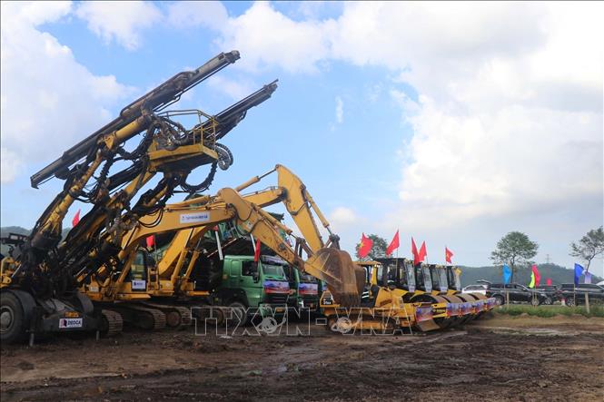 Khởi công dự án đường cao tốc Vinh - Thanh Thuỷ. Ảnh: Trịnh Duy Hưng - TTXVN