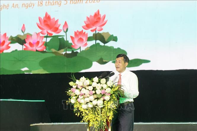 Phó Chủ tịch UBND tỉnh Nghệ An Thái Văn Thành đọc diễn văn khai mạc Lễ hội Làng Sen 2026. Ảnh: Bích Huệ - TTXVN                             