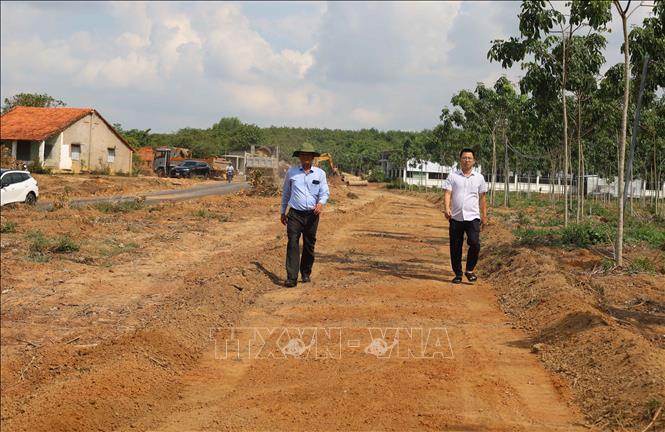 Từ sự đồng thuận của nhân dân, xã Tân Lợi đang từng bước mở ra những trục giao thông mới, tạo nền tảng cho phát triển kinh tế - xã hội bền vững trong tương lai. Ảnh: Đậu Tất Thành - TTXVN