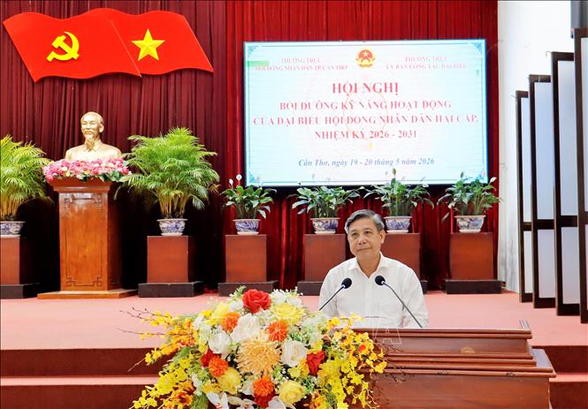 Ông Đồng Văn Thanh, Ủy viên Trung ương Đảng, Phó Bí thư Thường trực Thành ủy, Chủ tịch HĐND thành phố Cần Thơ phát biểu khai mạc hội nghị. Ảnh: Ngọc Thiện - TTXVN