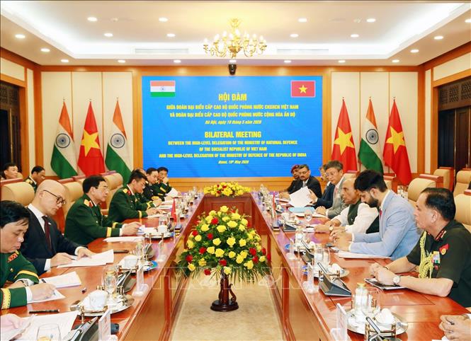 Phó Thủ tướng, Bộ trưởng Quốc phòng Phan Văn Giang và Bộ trưởng Quốc phòng Ngài Rajnath Singh tiến hành hội đàm. Ảnh: Trọng Đức - TTXVN