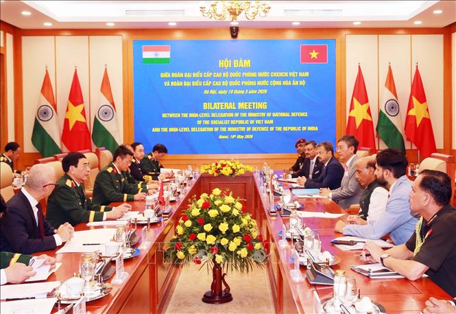 Phó Thủ tướng, Bộ trưởng Quốc phòng Phan Văn Giang và Bộ trưởng Quốc phòng Ngài Rajnath Singh tiến hành hội đàm. Ảnh: Trọng Đức - TTXVN