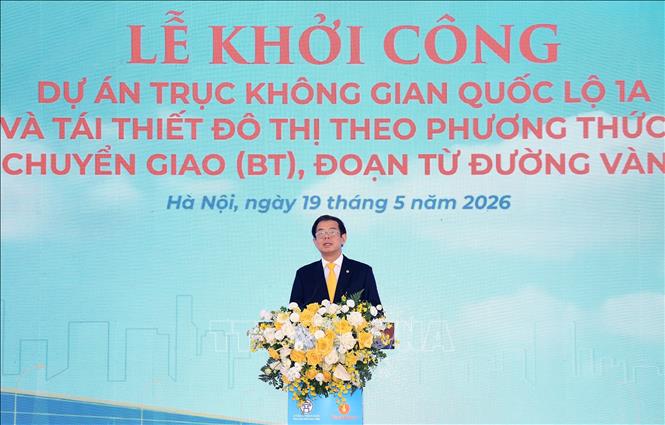 Ông Nguyễn Việt Quang, Tổng giám đốc Tập đoàn Vingroup giới thiệu dự án tại buổi lễ khởi công. Ảnh: Quốc Khánh - TTXVN