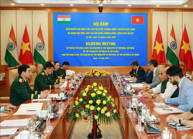 General Phan Van Giang holds talks with Indian Defence Minister Rajnath Singh. VNA Photo: Trọng Đức 