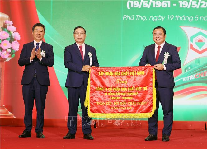 Công ty Cổ phần Hóa chất Việt Trì kỷ niệm 65 năm Ngày thành lập - Ảnh ...