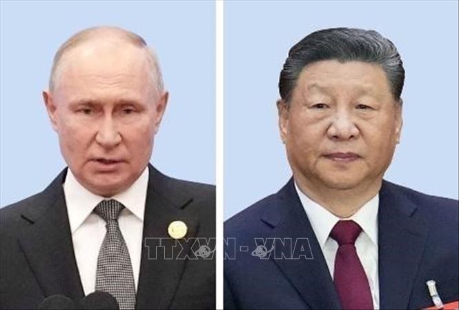 Tổng thống Nga Vladimir Putin (trái) và Chủ tịch Trung Quốc Tập Cận Bình. Ảnh: Kyodo/TTXVN