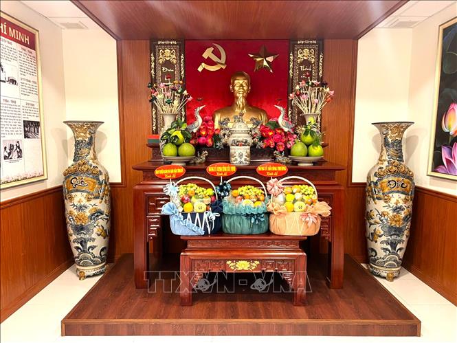 Bàn thờ Bác Hồ trong Không gian văn hóa Hồ Chí Minh tại Sở Công thương tỉnh Tây Ninh. Ảnh: Thanh Bình -TTXVN