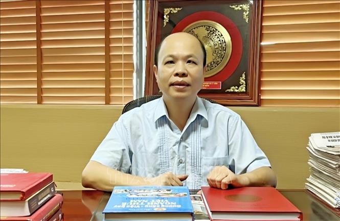 Nhà báo, Luật gia Đoàn Mạnh Phương, Chủ tịch Hội đồng Quản lý Viện Chính sách, Pháp luật và Quản lý (Liên hiệp các Hội Khoa học và Kỹ thuật Việt Nam) nhận định bài viết đã gợi mở nhiều định hướng chiến lược  cho chặng đường phát triển mới của đất nước. Ảnh: Diệu Thúy – TTXVN
