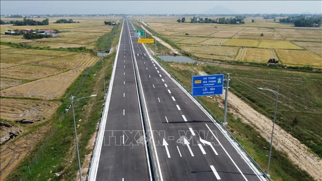 Dự án xây dựng công trình đường bộ cao tốc Bắc - Nam phía Đông tỉnh Đắk Lắk hoàn thành và đưa vào sử dụng toàn tuyến. Ảnh: Tường Quân - TTXVN