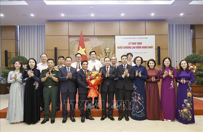 Chủ tịch Quốc hội Trần Thanh Mẫn với đại biểu. Ảnh: Doãn Tấn - TTXVN