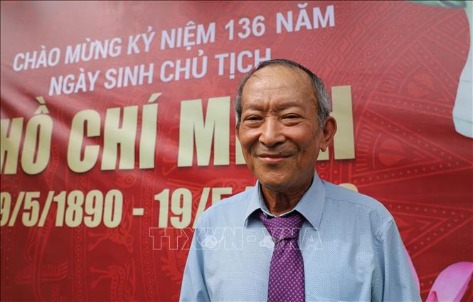 Ông Dương Văn Tăng, kiều bào từ tỉnh Mukdahan, bày tỏ trái tim ông luôn luôn hướng về quê hương, đất nước, hướng về Bác Hồ kính yêu. Ảnh: Đỗ Sinh – PV TTXVN tại Thái Lan
