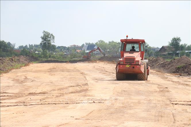 Các khu tái định cư phụ vụ dự án Vành đai 4 Tp. Hồ Chí Minh tại Tây Ninh hiện đang khẩn trương giải phóng mặt bằng để đầu tư xây dựng, góp phần đảm bảo tiến độ chung toàn dự án. Ảnh: Bùi Giang - TTXVN