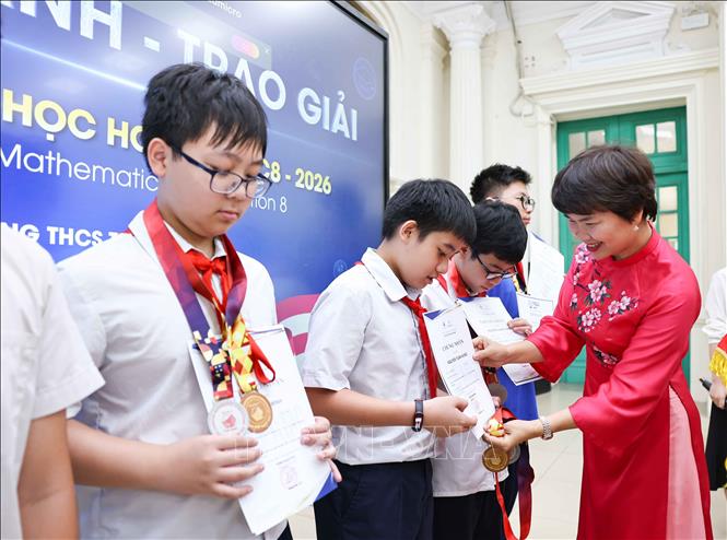 Với truyền thống dạy và học toán, Trường THCS Trưng Vương luôn tạo mọi điều kiện và động viên, khuyến khích học sinh tham dự các sân chơi bổ ích để được đa dạng học tập cũng như có cơ hội thể hiện bản thân. Ảnh: Thanh Tùng - TTXVN