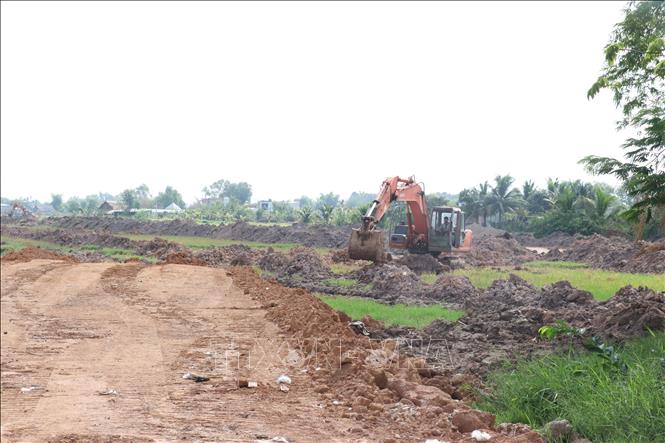 Nhiều hộ dân đã đồng thuận bàn giao mặt bằng thực hiện khu tái định cư phục vụ dự án. Ảnh: Bùi Giang - TTXVN