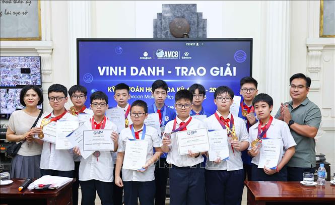 Cuộc thi là một cơ hội trải nghiệm cho các em học sinh có niềm yêu thích học môn toán. Ảnh: Thanh Tùng - TTXVN