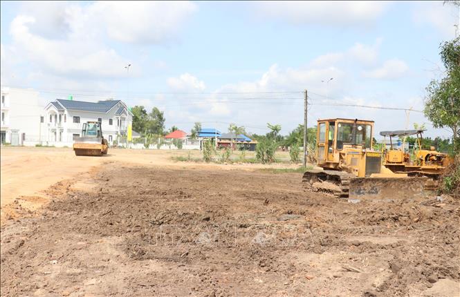 Các khu tái định cư phụ vụ dự án Vành đai 4 Tp. Hồ Chí Minh tại Tây Ninh hiện đang khẩn trương giải phóng mặt bằng để đầu tư xây dựng, góp phần đảm bảo tiến độ chung toàn dự án. Ảnh: Bùi Giang - TTXVN