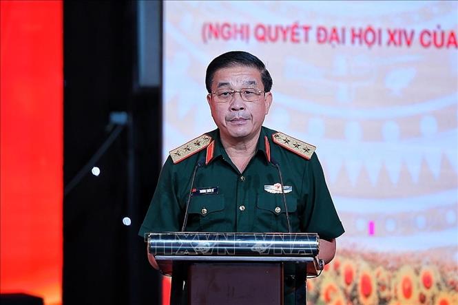 Thượng tướng Trương Thiên Tô, Uỷ viên Trung ương Đảng, Phó Chủ nhiệm Tổng cục Chính trị Quân đội nhân dân Việt Nam phát biểu tại Lễ trao giải. Ảnh: Phạm Tuấn Anh - TTXVN