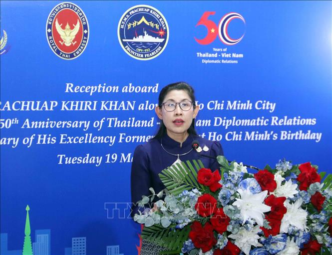 Bà Urawadee Sriphiromya, Đại sứ Thái Lan tại Việt Nam phát biểu tại lễ kỷ niệm 50 năm thiết lập quan hệ ngoại giao Việt Nam- Thái Lan và 136 năm Ngày sinh Chủ tịch Hồ Chí Minh. Ảnh: Xuân Khu-TTXVN
