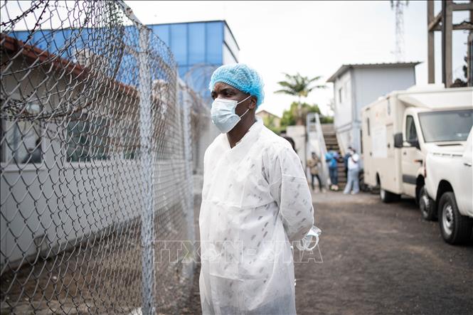 Nhân viên y tế làm việc tại khu cách ly và điều trị bệnh nhân nhiễm Ebola ở Goma, CHDC Congo, ngày 19/5/2026. Ảnh: THX/TTXVN
