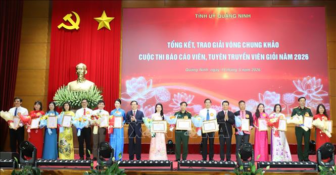 15 thí sinh xuất sắc vào vòng chung khảo và đoạt giải.  Ảnh: Thanh Vân-TTXVN 
