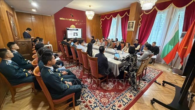 Quang cảnh buổi tọa đàm tại trụ sở Đại sứ quán Việt Nam tại Bulgaria. Ảnh TTXVN phát