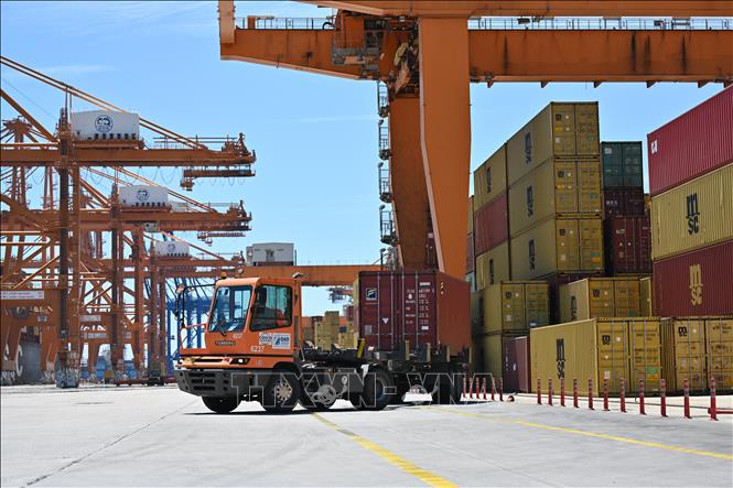 Quang cảnh cảng hàng hóa Piraeus, Hy Lạp. Ảnh: THX/TTXVN