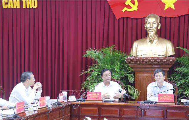 Ông Lê Minh Hoan (giữa), nguyên Ủy viên Trung ương Đảng, nguyên Phó Chủ tịch Quốc hội, nguyên Bộ trưởng Bộ Nông nghiệp và Phát triển nông thôn, phát biểu. Ảnh: Ngọc Thiện-TTXVN