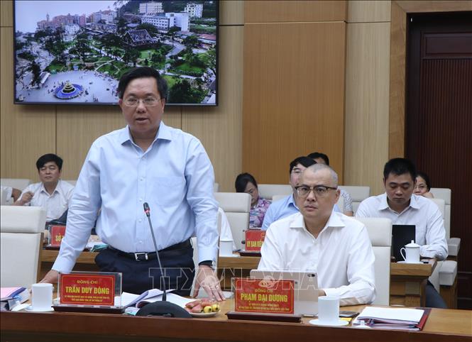 Chủ tịch UBND tỉnh Phú Thọ Trần Duy Đông phát biểu tại buổi làm việc. Ảnh: Thu Hương - TTXVN