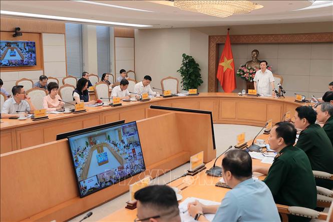 Cuộc họp trực tiếp, kết hợp trực tuyến với các thành viên Ban Chỉ huy phòng thủ dân sự quốc gia, lãnh đạo Ủy ban nhân dân các tỉnh: Quảng Ninh, Hải Phòng, Hưng Yên, Ninh Bình, Thanh Hóa, Nghệ An, Hà Tĩnh về phương án triển khai ứng phó với siêu bão Ragasa (bão số 9) (9/2025). Ảnh: An Đăng - TTXVN