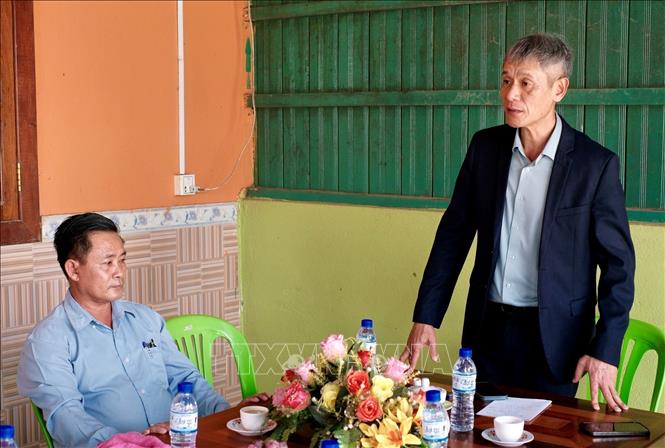 Đại sứ Nguyễn Minh Vũ phát biểu tại buổi gặp và làm việc với ban lãnh đạo Hội Khmer-Việt Nam tại Campuchia chi nhánh tỉnh Stung Treng. Ảnh: Quang Anh – PV TTXVN tại Campuchia