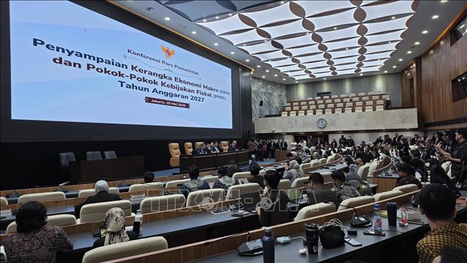 Họp báo liên bộ sau Phiên họp toàn thể Quốc hội Indonesia về Khung kinh tế vĩ mô và Nguyên tắc chính sách tài khóa cho dự thảo ngân sách nhà nước năm 2027. Ảnh: Minh Thái - Phóng viên TTXVN tại Indonesia 