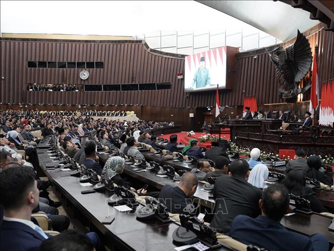 Tổng thống Indonesia Prabowo Subianto trình bày định hướng kinh tế vĩ mô và chính sách tài khóa của Chính phủ, theo đó mục tiêu tăng trưởng kinh tế từ 5,8-6,5% vào năm 2027, hướng tới mức 8% vào năm 2029. Ảnh: Minh Thái - Phóng viên TTXVN tại Indonesia