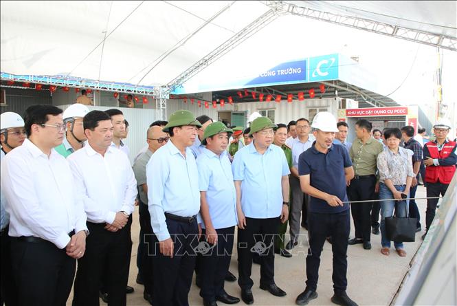 Phó Thủ tướng Thường trực Phạm Gia Túc kiểm tra Dự án Cảng hàng không quốc tế Gia Bình. Ảnh: Thanh Thương - TTXVN