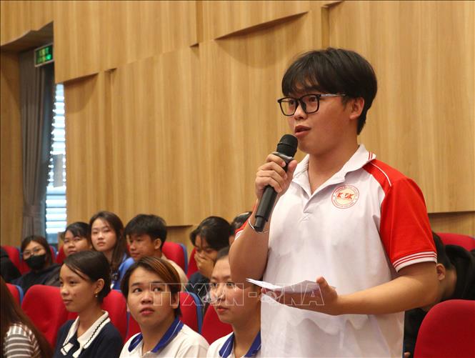 Sinh viên phát biểu tại chương trình. Ảnh: Lê Thúy Hằng – TTXVN 
