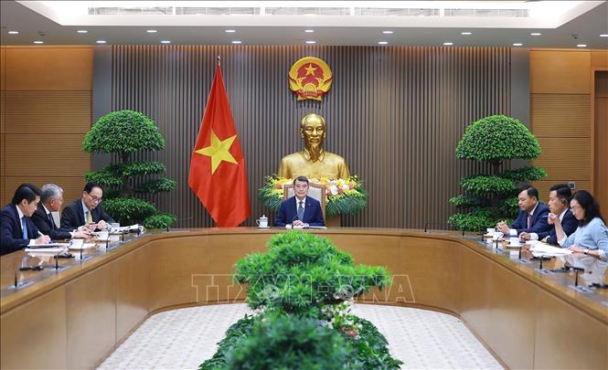  Prime Minister Le Minh Hung on May 20 has a phone conversation with New Zealand’s Prime Minister Christopher Luxon. VNA Photo: Dương Giang
