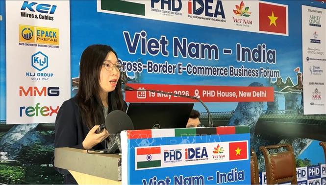 Bà Bùi Thị Thanh Hằng, Trưởng Ban Hợp tác quốc tế, Cục Thương mại điện tử và Kinh tế số, Bộ Công thương Việt Nam, phát biểu tại diễn đàn. Ảnh: Ngọc Thúy - P/v TTXVN tại Ấn Độ