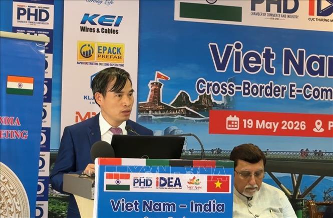 Tham tán Thương mại Việt Nam tại Ấn Độ Bùi Trung Thướng phát biểu tại diễn đàn. Ảnh: Ngọc Thúy - P/v TTXVN tại Ấn Độ