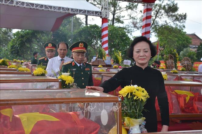 Đồng chí Phạm Thị Thanh Trà, Bí thư Trung ương Đảng, Phó Thủ tướng Chính phủ, Trưởng Ban Chỉ đạo quốc gia 515 tưởng niệm các Anh hùng liệt sĩ. Ảnh: Trịnh Duy Hưng - TTXVN
