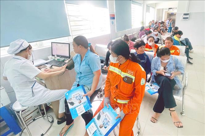 Nữ công nhân viên chức lao động phường Bến Thành tham gia tầm soát ung thư cổ tử cung tại chương trình “Công đoàn Thành phố đồng hành vì sức khỏe người lao động”. Ảnh: Thanh Vũ-TTXVN