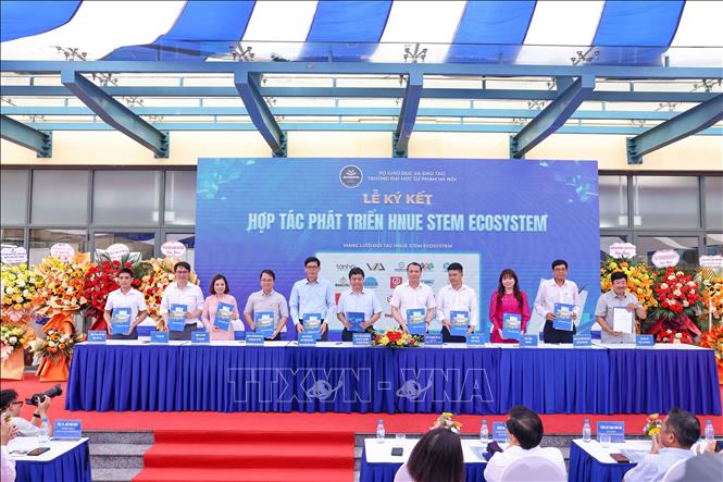 Trường Đại học Sư phạm Hà Nội ký kết hợp tác với các doanh nghiệp, tổ chức giáo dục và đối tác chiến lược. Ảnh: Thanh Tùng - TTXVN