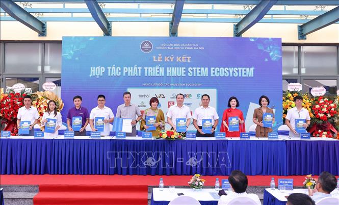 Trường Đại học Sư phạm Hà Nội ký kết hợp tác với các doanh nghiệp, tổ chức giáo dục và đối tác chiến lược. Ảnh: Thanh Tùng - TTXVN