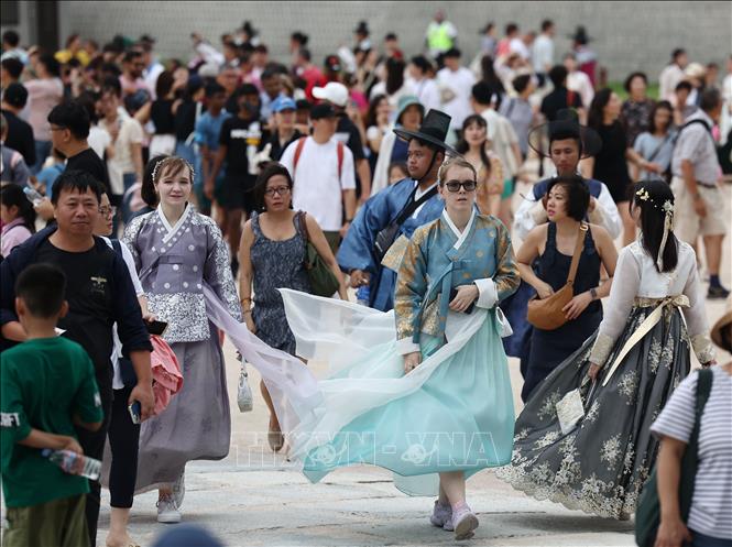Khách du lịch tại Seoul, Hàn Quốc. Ảnh: Yonhap/TTXVN