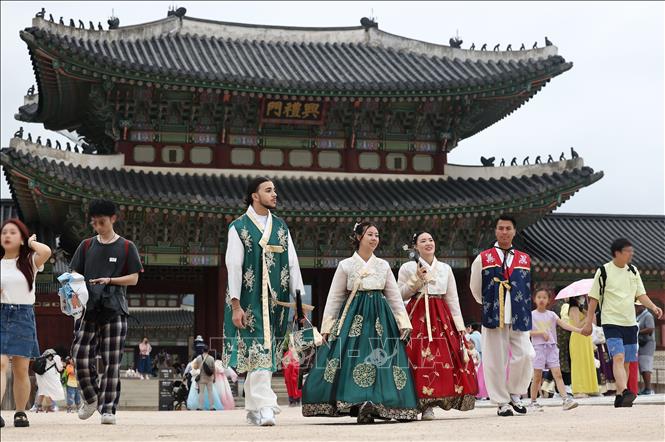 Khách du lịch tại Seoul, Hàn Quốc. Ảnh: Yonhap/TTXVN